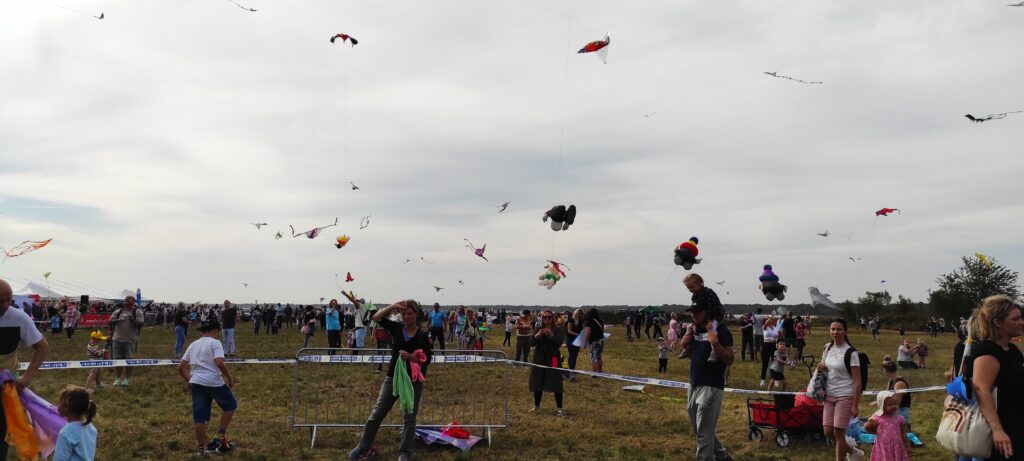 7. Drachenfest 2024 in Maust7. Drachenfest in Maust: Ein farbenfrohes Spektakel am Tag der Deutschen Einheit